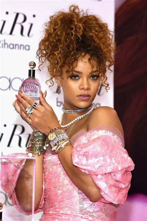 rihanna smells like heaven.